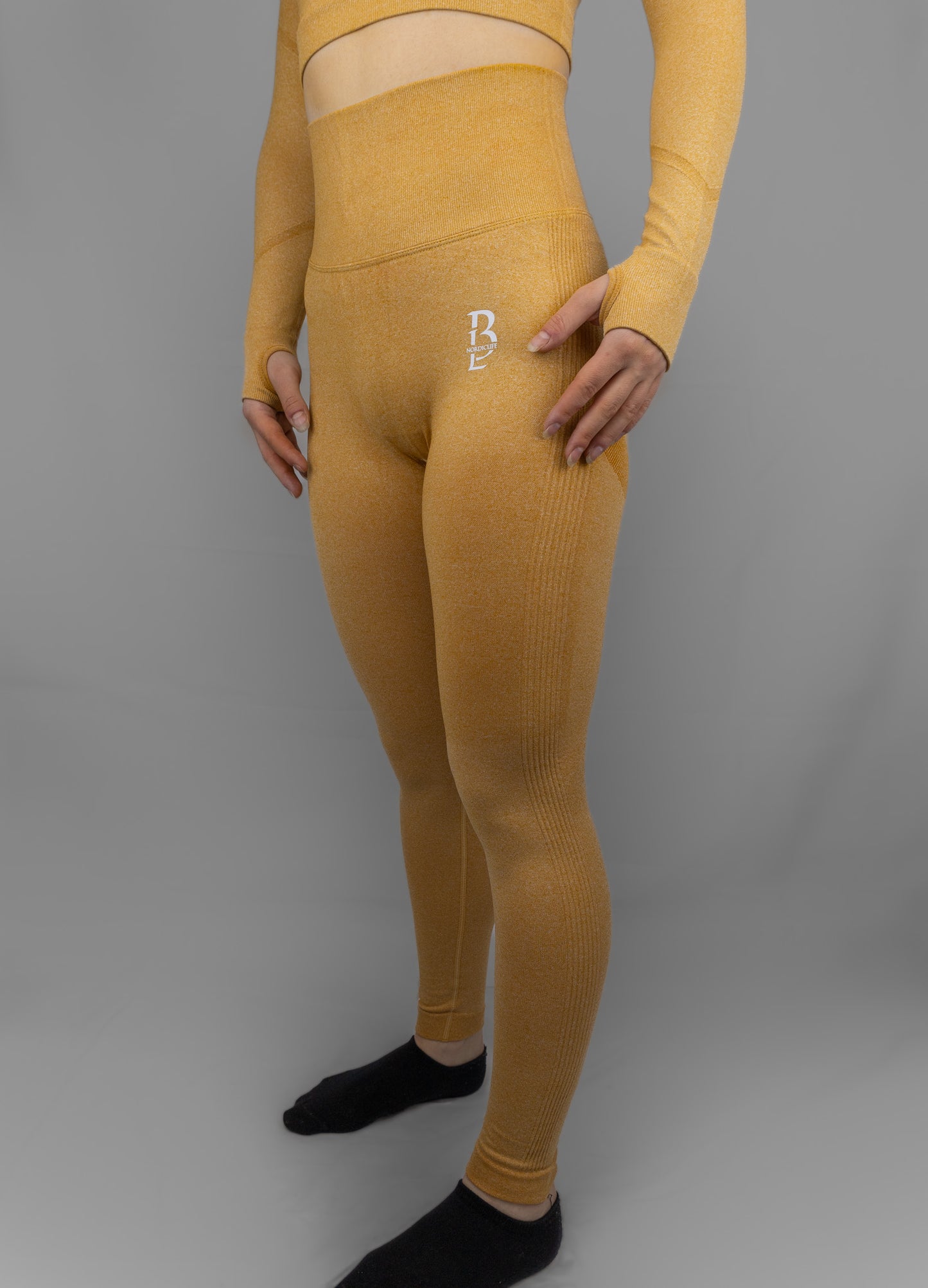 Seamless scrunch tights