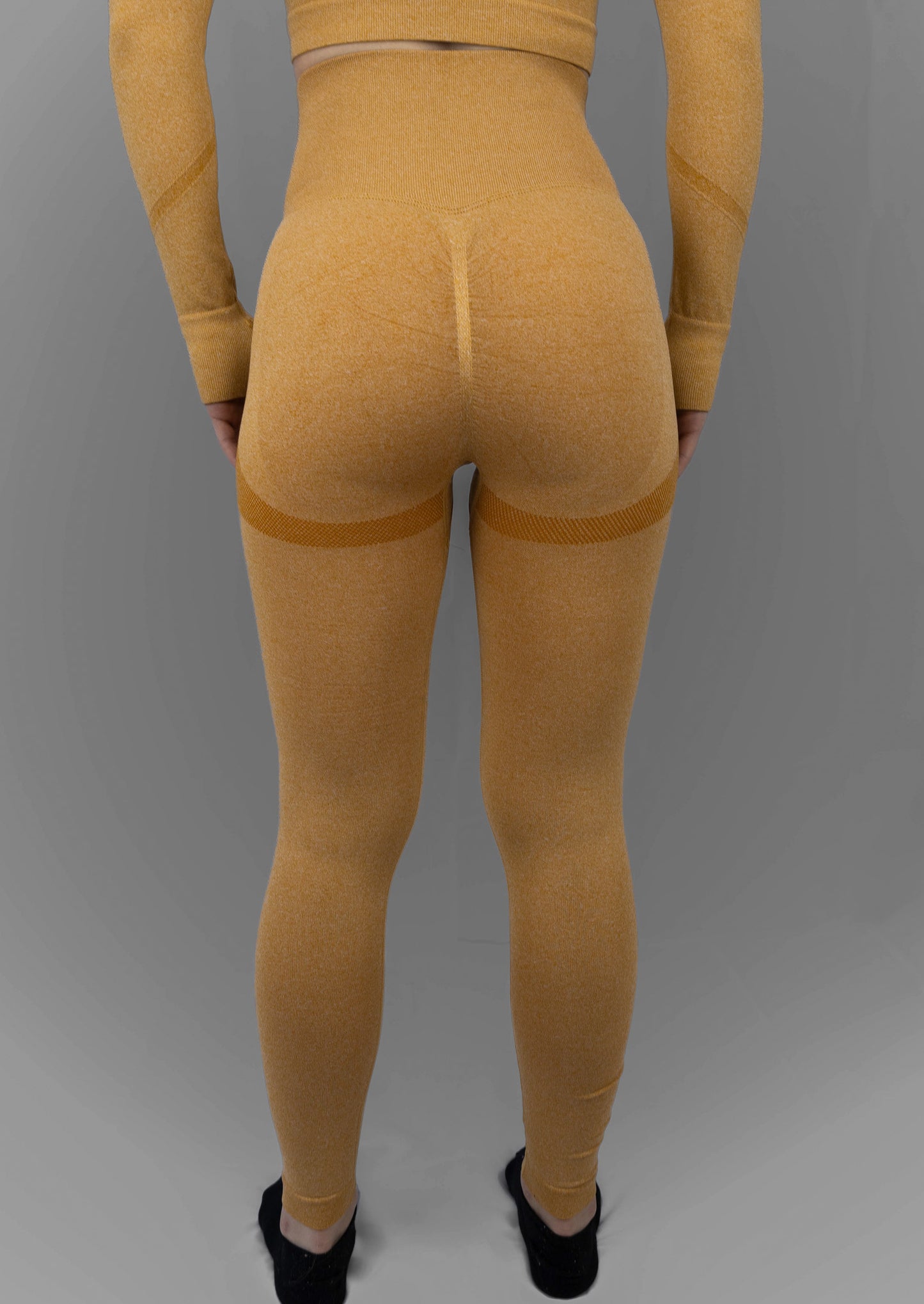Seamless scrunch tights