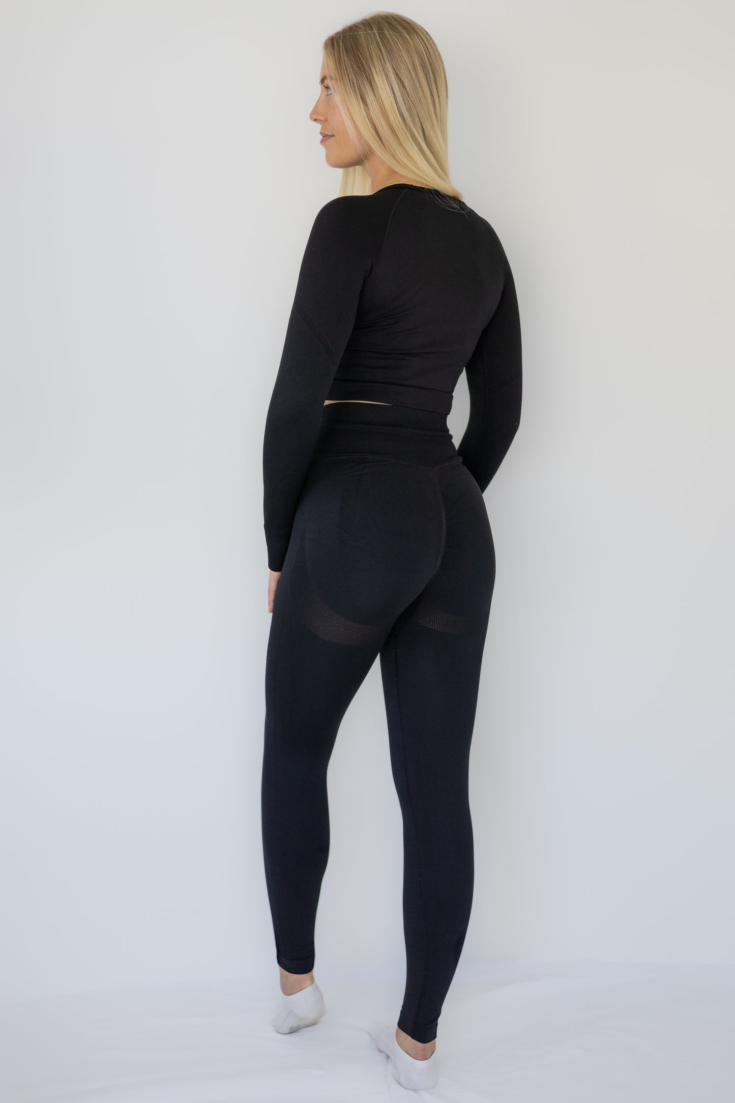 Seamless scrunch tights