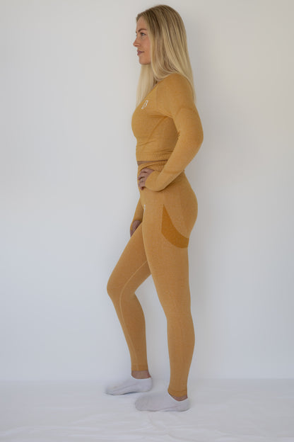 Seamless scrunch tights