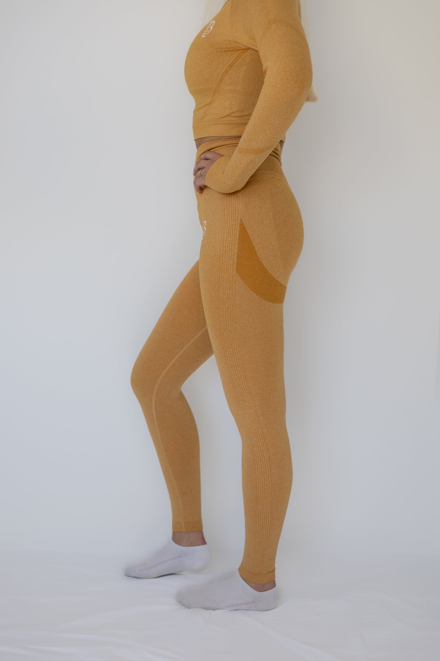 Seamless scrunch tights