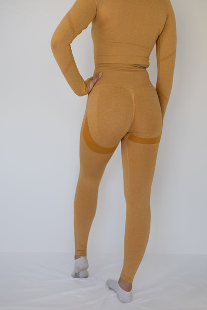 Seamless scrunch tights